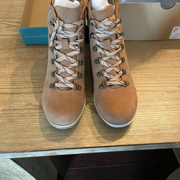 BOC Women’s Alder Round Toe Block Heel Lace-Up Booties  Size 8! Brand new!! - Picture 4 of 8